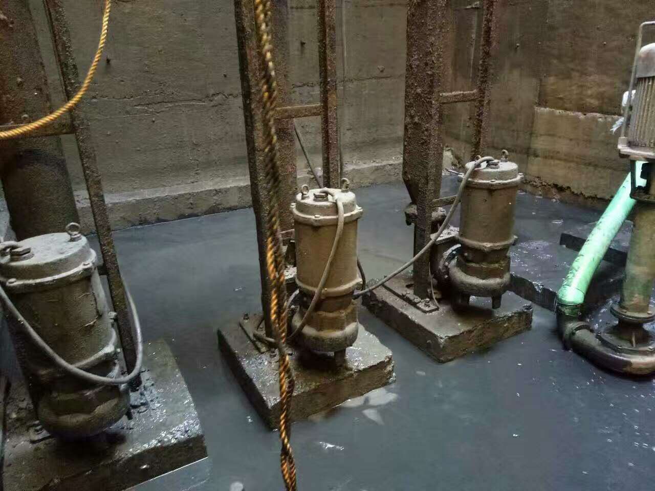 剑川污水池清理