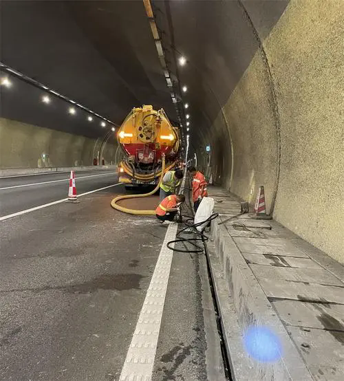 剑川隧道排水渠清淤